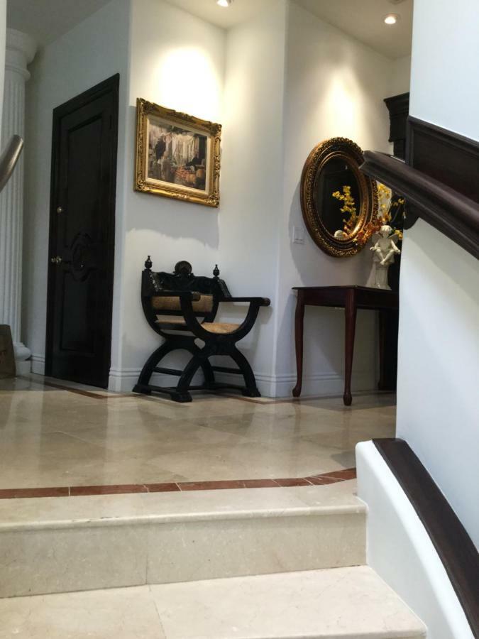 Entire Second Flr - Santa Monica Luxury Roman Villa ロサンゼルス エクステリア 写真